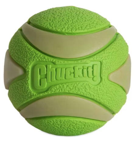 Svietiaca odolná lopta ChuckIt! Max Glow Ultra Squeaker Ball